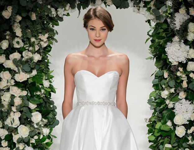 Những chất liệu váy cưới phổ biến các cô dâu cần biết | ELLE