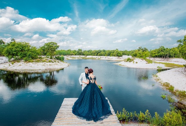 Những chiếc váy cưới màu xanh sang trọng cho ngày cưới - Cẩm Ni Studio