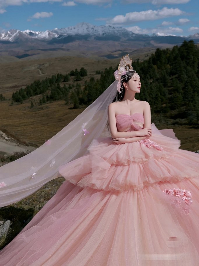 8 mẫu váy cưới đẹp nhất 2020 chiếm lĩnh “spotlight” | Quyên Nguyễn