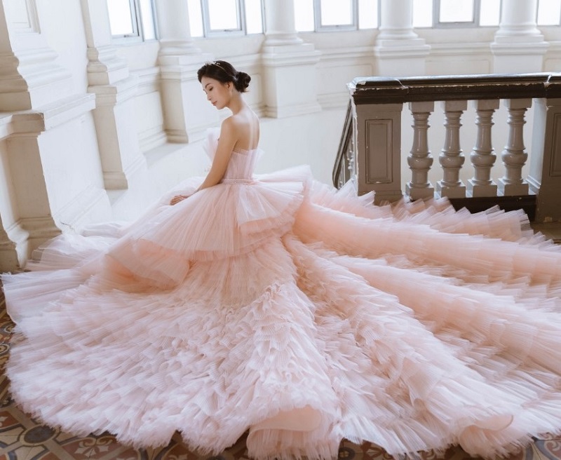 Hương Tràm diện váy cưới màu pastel - VnExpress Giải trí